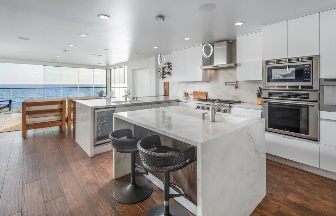 1062 Neptune Ave in Encinitas, CA - Building Photo