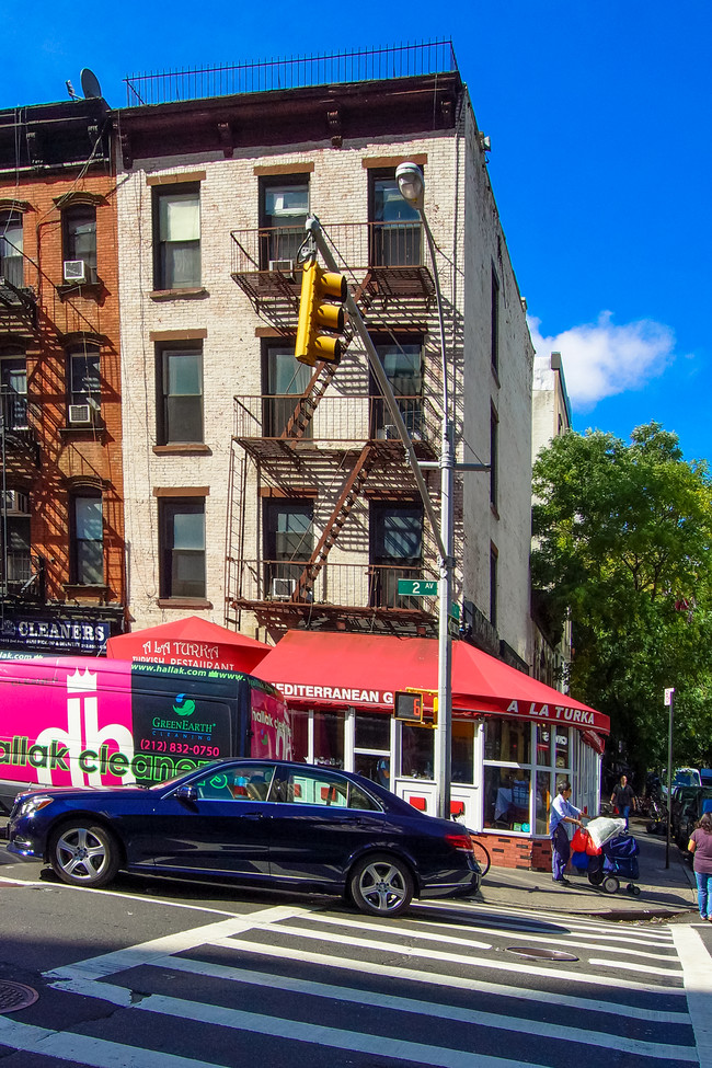 1417 2nd Ave in New York, NY - Foto de edificio - Building Photo