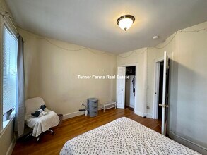 146 Smith St, Unit 1 in Boston, MA - Foto de edificio - Building Photo