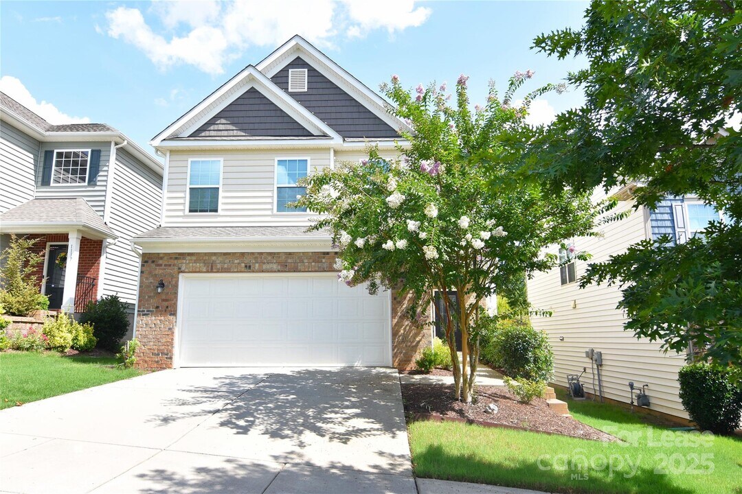 1121 Blackwaterside Dr in Fort Mill, SC - Foto de edificio