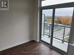 3260 Sheppard Ave E in Toronto, ON - Building Photo - Building Photo
