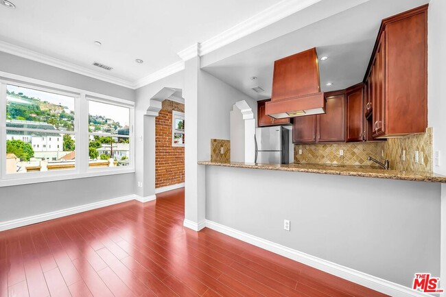 1236 Flores St in West Hollywood, CA - Foto de edificio - Building Photo