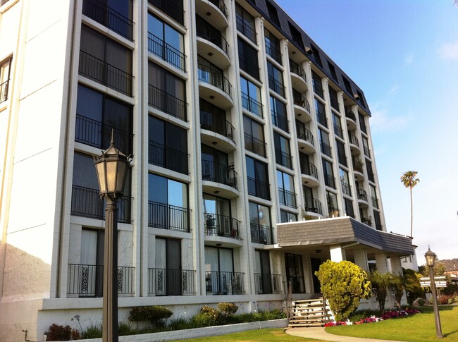 2601 E Ocean Blvd, Unit 206 in Long Beach, CA - Building Photo - Building Photo