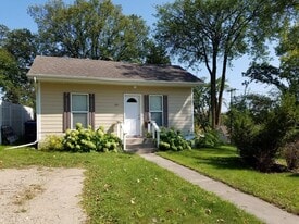 404 N Cleveland Ave in Fergus Falls, MN - Building Photo