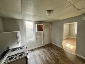 2421 S 5th Pl in Milwaukee, WI - Building Photo - Building Photo