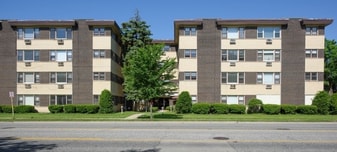 8644 Skokie Blvd in Skokie, IL - Building Photo