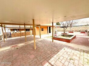 142 Clairemont Rd in El Paso, TX - Building Photo - Building Photo