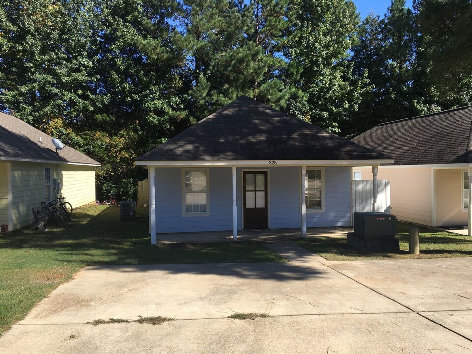 325 Countryview Cove in Oxford, MS - Building Photo