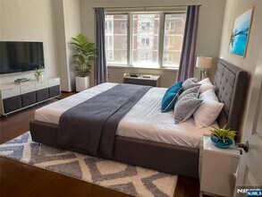 2207 City in Edgewater, NJ - Building Photo - Building Photo