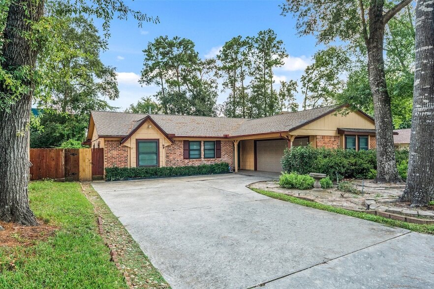 523 S Rivershire Dr in Conroe, TX - Foto de edificio