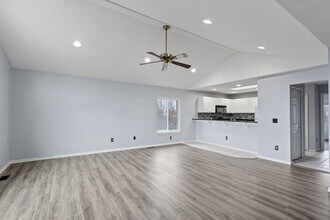 512 W 12 Mile Rd, Unit Apt 2 in Royal Oak, MI - Building Photo - Building Photo