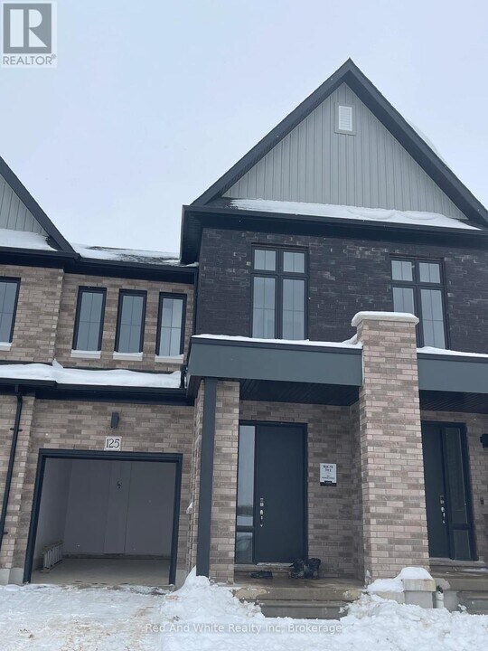 125 Manuel St in Stratford, ON - Building Photo