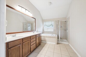 7709 Lakeside Manor Ln in Pearland, TX - Building Photo - Building Photo