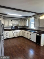 659 N Main St in Doylestown, PA - Building Photo