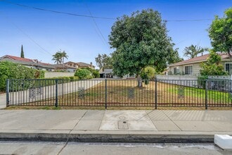 3052 Burton Ave in Rosemead, CA - Foto de edificio - Building Photo