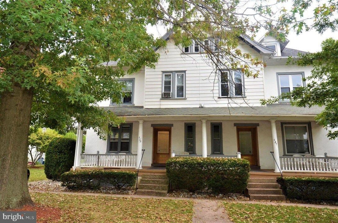 427 E Main St-Unit -1 in Collegeville, PA - Building Photo