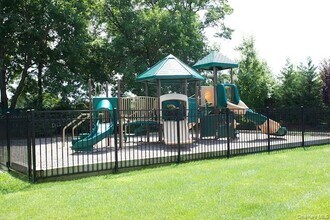 205 Centre Ct in Medford, NY - Building Photo - Building Photo