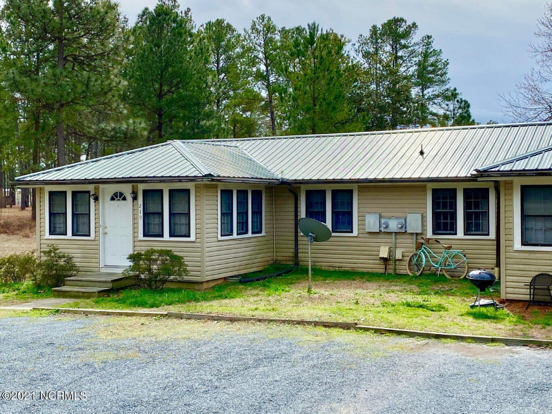 215 E Boston Ave in Pinebluff, NC - Building Photo