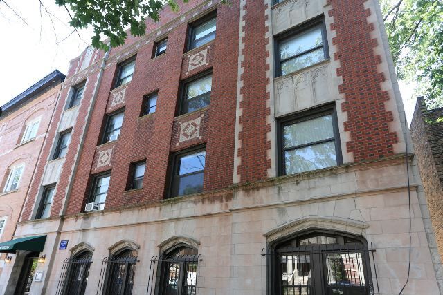 property at 638 W Barry Ave