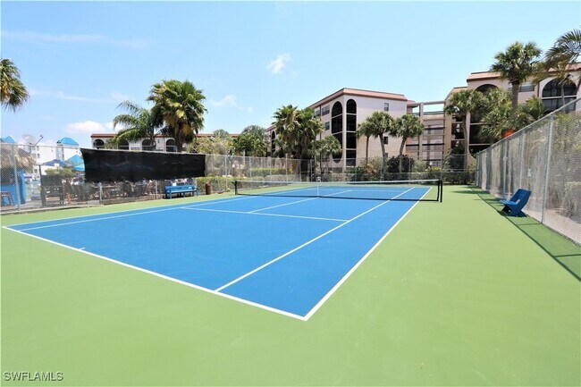 1015 Anglers Cove in Marco Island, FL - Building Photo - Building Photo