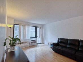 90 Gold St in New York, NY - Building Photo - Building Photo