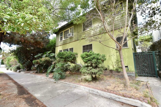 property at 1507 Silver Lake Blvd