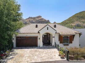 2094 Trentham Rd in Lake Sherwood, CA - Building Photo