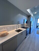 201 NW 16th St, Unit 1513 in Miami, FL - Building Photo