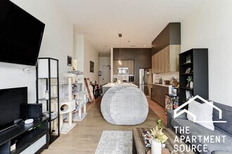 3462 N Lincoln Ave, Unit 202 in Chicago, IL - Building Photo - Building Photo