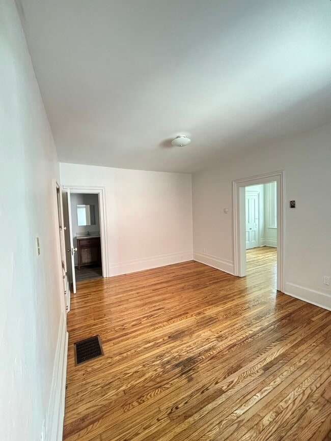 138 Paisley St in Guelph, ON - Building Photo - Building Photo