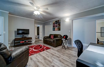 401 Kingwood Dr in Murfreesboro, TN - Foto de edificio - Building Photo