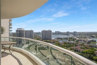 7000 Island Blvd in Aventura, FL - Foto de edificio - Building Photo