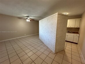 3049 NW 9th Ave in Wilton Manors, FL - Foto de edificio - Building Photo