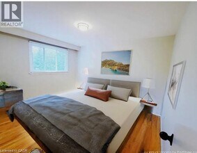 1269 Montclair Dr in Oakville, ON - Building Photo - Building Photo