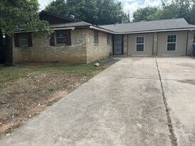 1525 Marydale Ave in Midwest City, OK - Building Photo