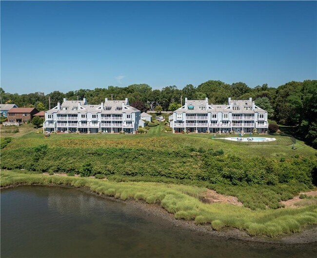 152 Crompton Ave in East Greenwich, RI - Building Photo - Building Photo