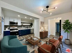 656 N Dillon St in Los Angeles, CA - Building Photo