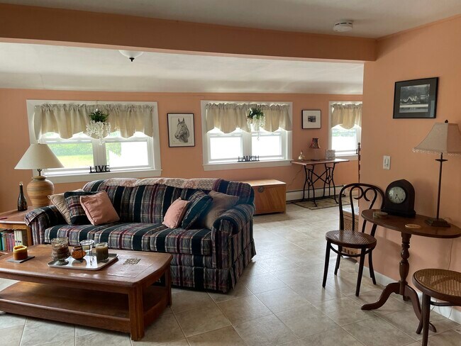 161 Shore Rd in Westerly, RI - Building Photo - Building Photo