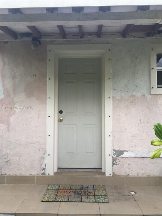 101 NE 60th St-Unit -2 in Miami, FL - Foto de edificio