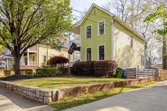 992 Fern Ave SE in Atlanta, GA - Building Photo - Building Photo