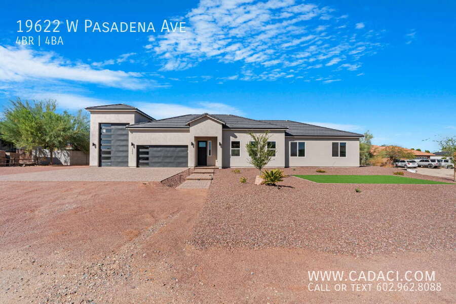 19622 W Pasadena Ave in Litchfield Park, AZ - Building Photo