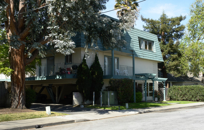 Gordon Square Apartments in Redwood City, CA - Building Photo - Building Photo