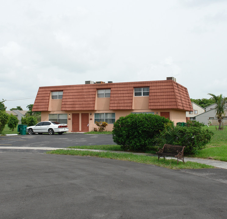 2021 NW 58th Ter in Fort Lauderdale, FL - Building Photo