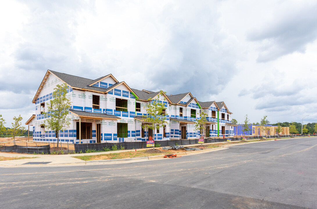 Varina Gateway Townes in Holly Springs, NC - Building Photo