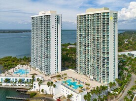 3000 Oasis Grand Blvd, Unit LPH-1 in Ft. Myers, FL - Building Photo