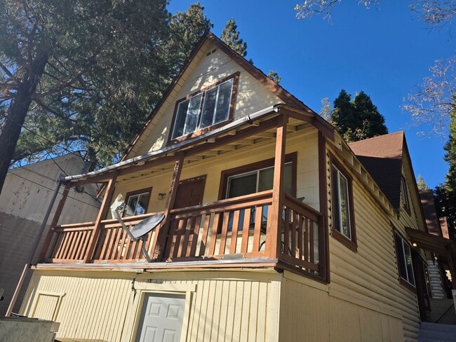 23784 Springwater Rd in Crestline, CA - Building Photo - Building Photo