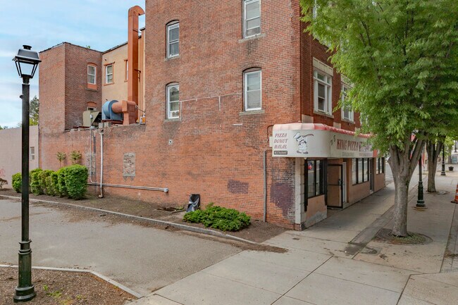 33-39 Willow St in Waterbury, CT - Building Photo - Building Photo