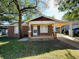 2117 15th St in Lubbock, TX - Building Photo
