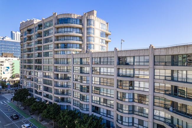 300 3rd St in San Francisco, CA - Foto de edificio - Building Photo