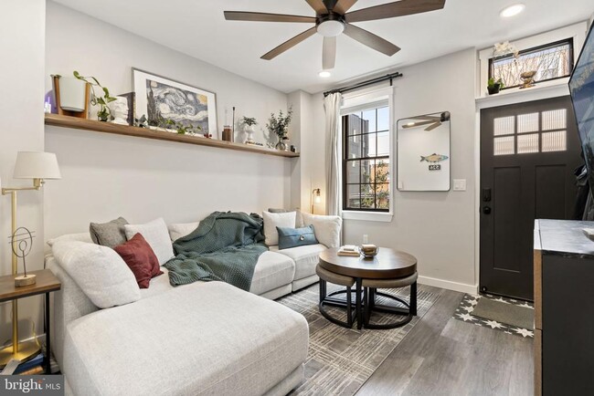 property at 526 E Thompson St